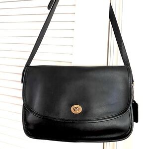 Vintage Coach Black Leather City Turn Lock Crossbody Shoulder Bag 9790